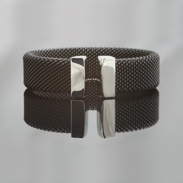 Milanese klemarmband van zwart edelstaal , 18 mm breed.