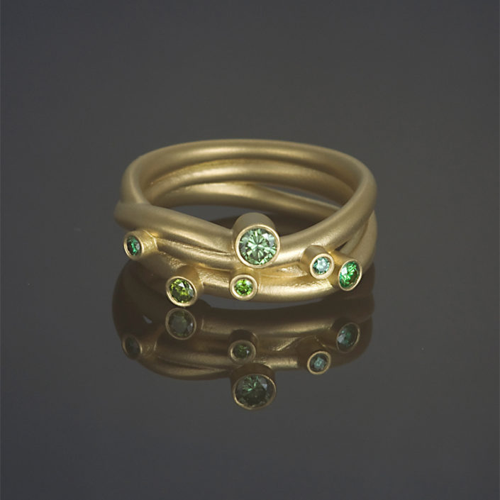Ring 'Green Diamonds', 18 karaats geelgoud bezet met groene diamanten.