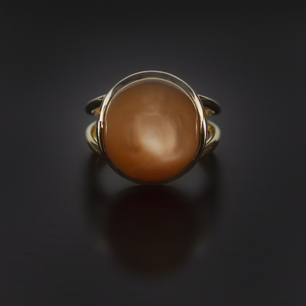 Ring 'Chunky Moon', 18 kt geelgoud, bezet met maansteen